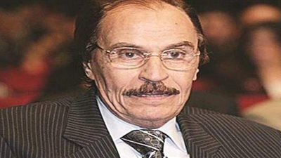 أزمات في حياة عزت العلايلي.. اتهم بمحاولة اغتيال عبدالناصر.. عمل صغيرا لتدبير احتياجات شقيقاته.. ووفاة زوجته 