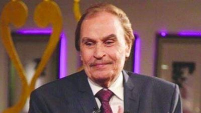 أهلا يا بكوات.. كيف حارب عزت العلايلي الجهل والفكر المتشدد على المسرح