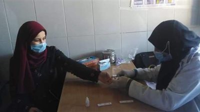 الكشف على ١١٠٠ مواطن خلال قافلة طبية بقرية عزبة البوصة في قنا
