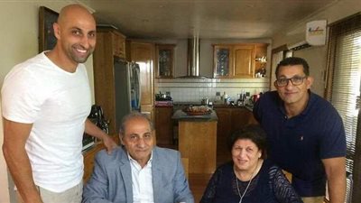 وزيرة الهجرة تهنئ زوجين مصريين في ملبورن لمنحهما 