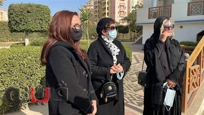 وصول بشرى ولبلبة وإلهام شاهين للمشاركة بجنازة العلايلي | فيديو وصور