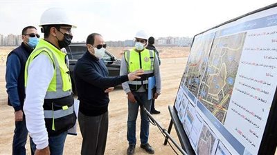 السيسي يتفقد مشروع مركز النقل المتكامل وتطوير طرق ومحاور شرق القاهرة