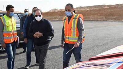 تفاصيل تفقد السيسي مشروع مركز النقل المتكامل وتطوير طرق ومحاور شرق القاهرة | صور