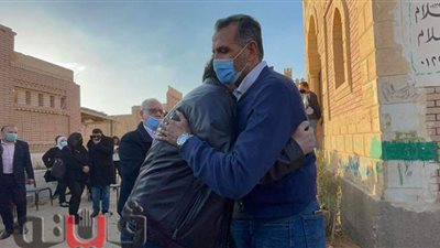 العشرات يقدمون العزاء لـ