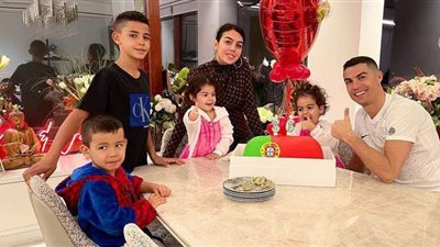 كريستيانو رونالدو يحتفل بعيد ميلاده الـ 36 على طريقته الخاصة | صورة