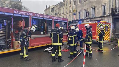 إصابة 3 أشخاص وفقدان 2 آخرين في انفجار بمبنى سكني بفرنسا | فيديو وصور