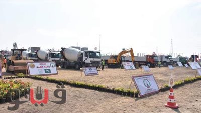 اصطفاف المعدات المخصصة لتطوير 42 قرية بمركز الحسينية بالشرقية