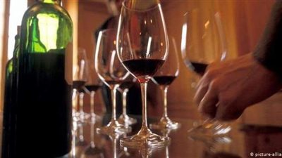 المشروبات الكحولية المغشوشة سموم قاتلة.. تودي بحياة 3 ملايين شخص في 2016.. تقلل الأكسجين في الدم وتدمر خلايا المخ وتسبب العمى