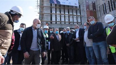 وزير النقل يتفقد القطار المكهرب 