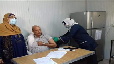 استمرار تطعيم الأطقم الطبية بلقاح كورونا في القليوبية | صور