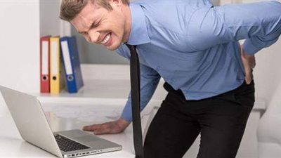 كل ما تود معرفته عن مرض التيبس الفقاري.. الأسباب والأعراض والعلاج