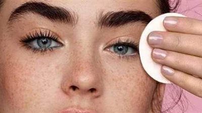 خطورة النوم بالمكياج وأفضل طُرق إزالته