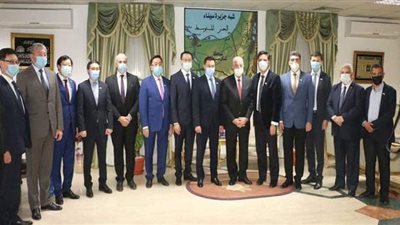 محافظ جنوب سيناء يستقبل وفدا رسميا رفيع المستوى من كازاخستان
