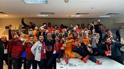 احتفال مصطفى محمد ولاعبي جالطة سراي بالفوز على فنربخشة | صور