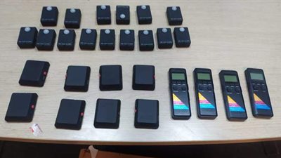 ضبط محاولة تهريب 27 جهاز تجسس في مطار القاهرة