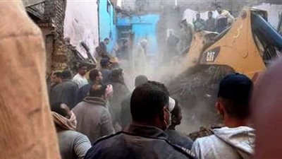 السكرتير المساعد لسوهاج يتفقد موقع حادث انهيار منزل بمدينة جرجا