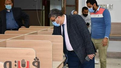 شقيدف يتفقد معامل الاختبارات الإلكترونية بجامعة القناة | صور