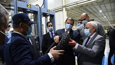 وزير القوى العاملة ومحافظ بورسعيد يتفقدان مصنع بيراميدز للإطارات | صور