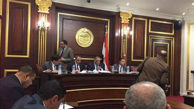 استدعاء الوزراء بمجلس الشيوخ يثير جدلا بـ