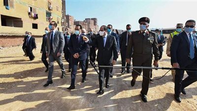 السيسي يصطحب مدبولي وأعضاء الحكومة في جولة تفقدية داخل عزبة الهجانة.. ويكلف باستمرار تطوير كافة المناطق العشوائية وغير الآمنة