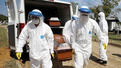 بـ100 دولار.. شركة أمريكية تدعم موظفيها غير القادرين على تناول لقاح كورونا