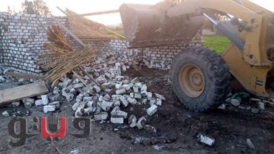 إزالة حالتي تعد على أراض زراعية والطريق العام بالمنصورة