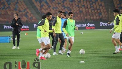 لاعبو الزمالك يجرون عمليات الإحماء قبل لقاء الاتحاد السكندري | صور
