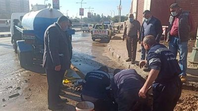 انفجار ماسورة مياه رئيسية بنفق الأزهر في أسيوط | صور