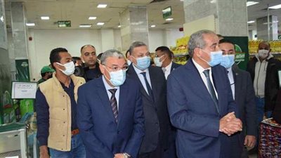وزير التموين ومحافظ المنيا يتفقدان الشركة المصرية لتجارة الجملة