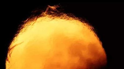 ذوبان القمر.. رائد فضاء روسي يلتقط مشهداً غريباً من محطة الفضاء الدولية