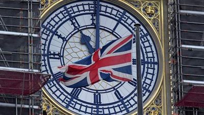 بريطانيا تستبعد 35 دولة بها سلالات كورونا متحورة من قائمة الحجر الصحي