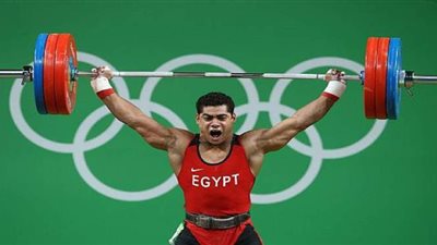 محمد إيهاب بطل رفع الأثقال يسخر من الأهلي قبل لقاء البايرن