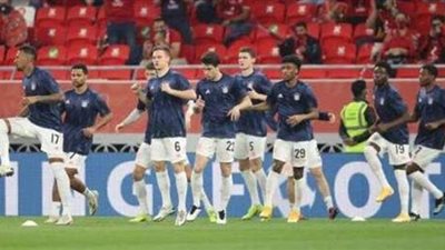 لاعبو بايرن ميونخ يؤدون عمليات الإحماء قبل موقعة الأهلي | صور