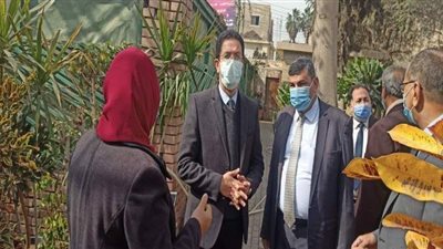 رئيس جامعة بنها يتفقد إدارات العمل ويتابع أحوال العاملين بها