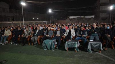 متجاهلين كورونا.. قلق مشجعي الأهلي أثناء مباراة بايرن ميونخ بمقاهي أسيوط