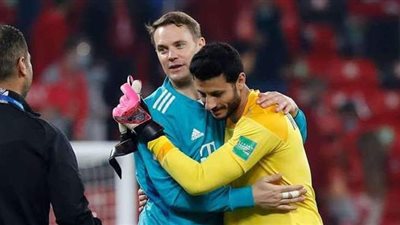 تبادل القمصان بين لاعبي الأهلي وبايرن ميونخ | صور