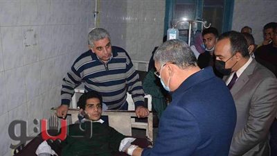 محافظ المنيا يتابع حادث انهيار حائط بأحد الفنادق ويطمئن على المصابين