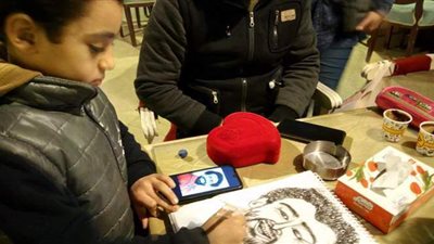 أنس الدمياطي.. قصة أصغر موهبة فنية في الرسم لقب بـ