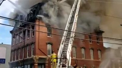 حريق هائل في مجمع تجاري بولاية بنسلفانيا الأمريكية | فيديو