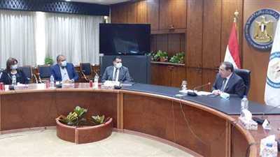 وزير البترول يستعرض آخر تطورات القطاع مع وفد لجنة التعدين بغرفة التجارة الأمريكية