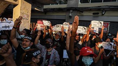 بالأبواق واللافتات الاعتراضية.. ميانمار تخرج عن صمتها وتتظاهر ضد الجيش