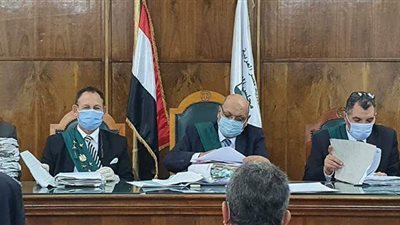 فصل مدير عام بالتضامن ومعاقبة ١١ مسئولاً في 