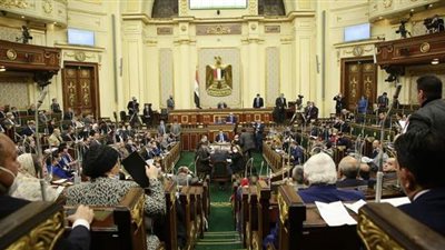 بحد أقصى 300 جنيه رسم سنوي.. البرلمان يقر الإلزام بوضع ملصق إليكتروني للمركبات