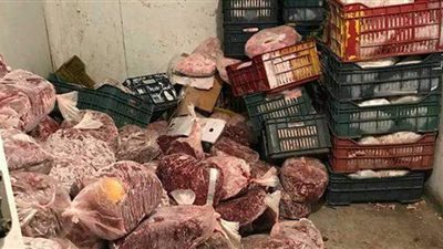 ضبط صاحب ثلاجة بحوزته 4 أطنان لحوم فاسدة في القاهرة