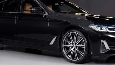 أهم مزايا سيارة بي إم دبليو 520i LCI موديل 2021