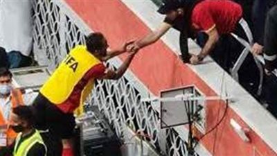 بعد مصافحة أبو تريكة.. مسحة طبية للشحات وكهربا