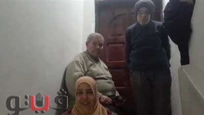 عايشين في بير السلم.. شاب يرضخ لزوجته ويطرد والديه للاستيلاء على شقتهما بطنطا | صور