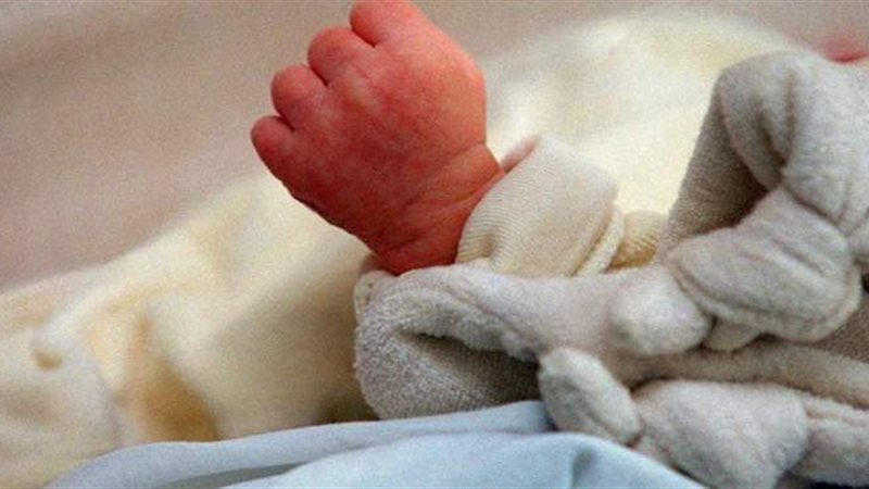 طفلة حديثة الولادة