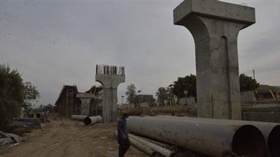 استمرار أعمال مشروع كوبري منقباد العلوي بطريق أسيوط الزراعي | فيديو