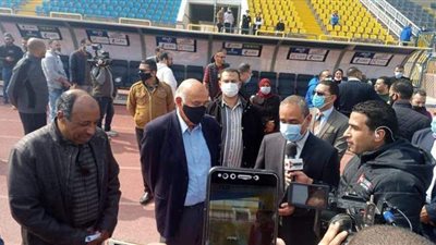 محافظ الاسماعيلية خلال زيارته لمران الدراويش: مكافآت للمتميزين